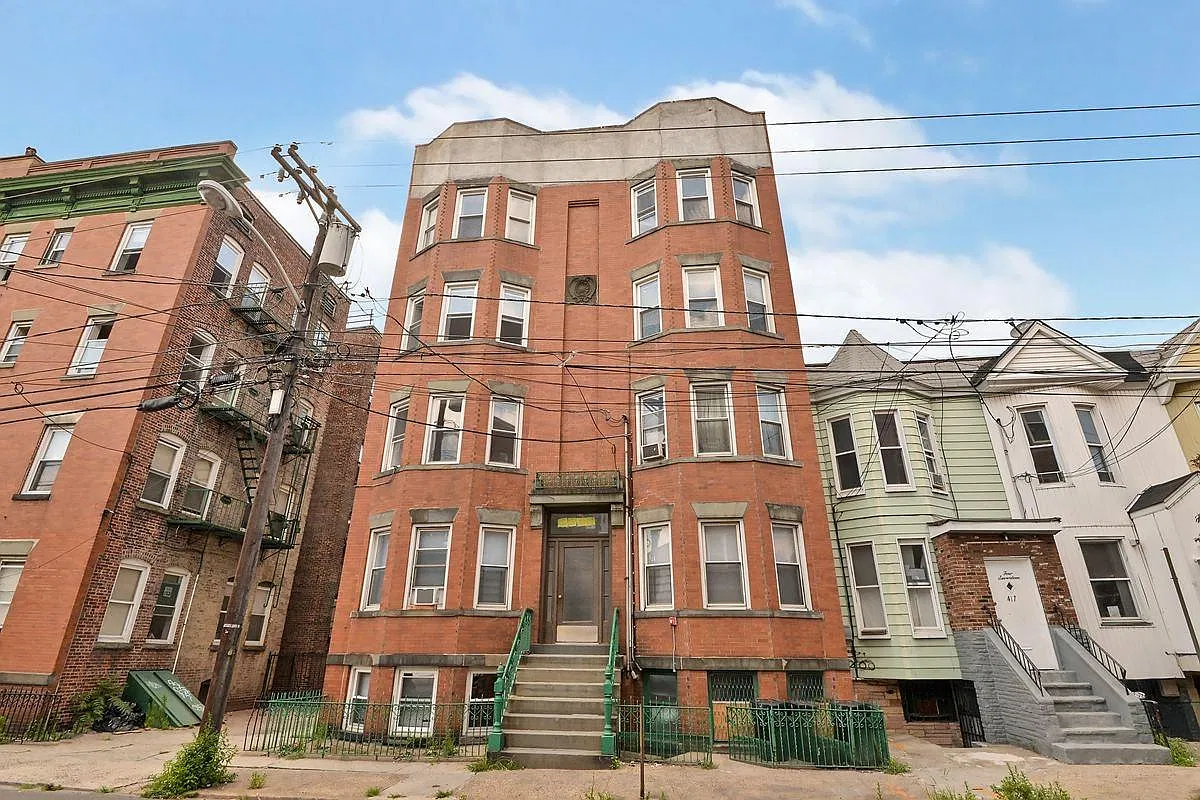 415 Baldwin Ave — Photo 1