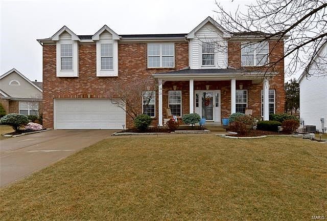 Welcome Home! Located in popular Fieldstone Farms on a cul de sac.