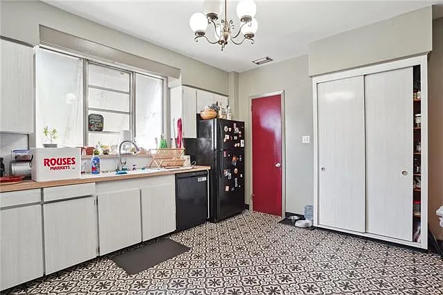7018 S Claiborne Ave — Photo 10