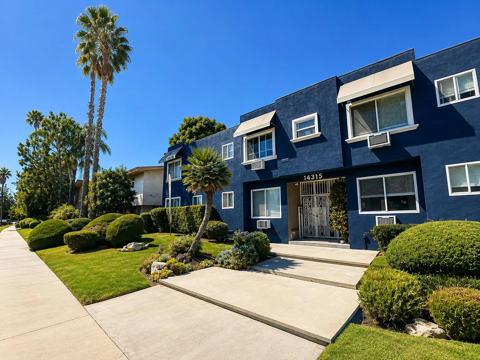 Move-In Ready 3-Bedroom at 14315 Chandler Blvd Sherman Oaks, CA 91401 — Photo 4