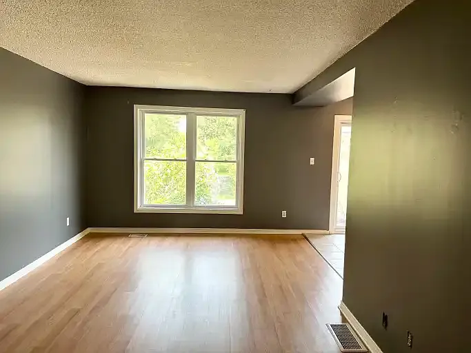 27 Windfield Cres #1A — Photo 5