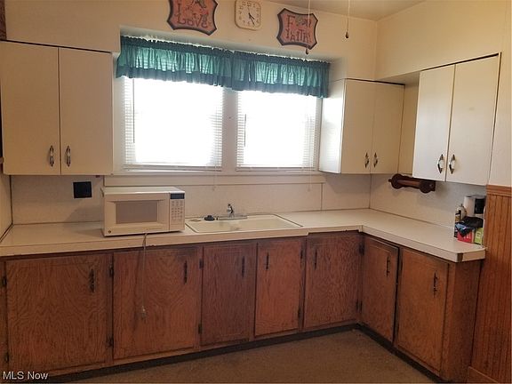 5th image of 541 E School St