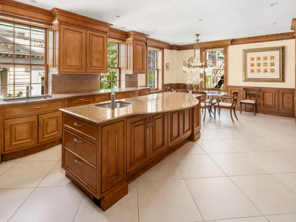 969 5th Avenue image 6 of 14