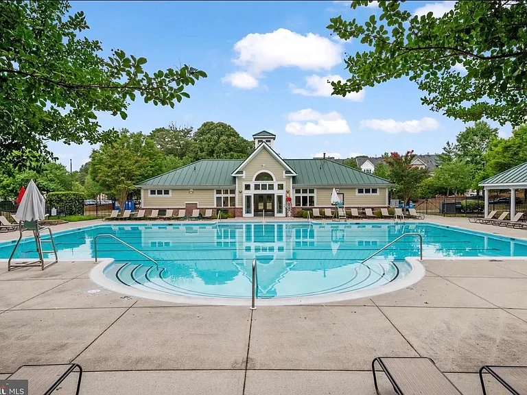 8719 Thornbrook Dr — Photo 3
