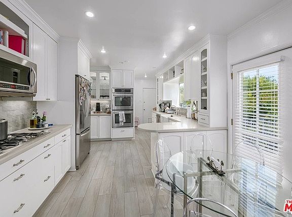 5th image of 464 S Palm Dr