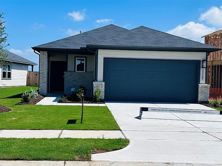 22107 Frontier Hollow Ln — Photo 1