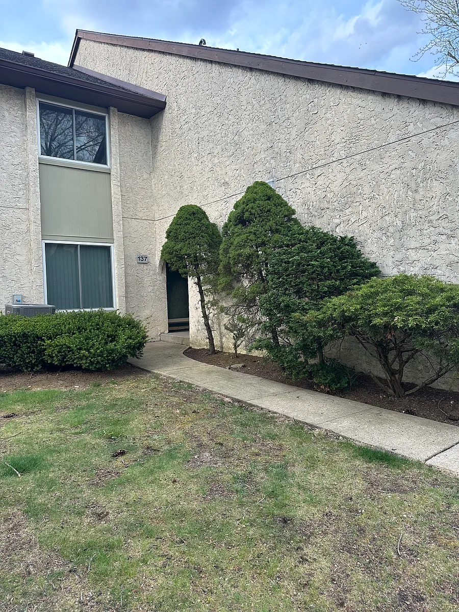 Building Photo - 137 Tennyson Dr