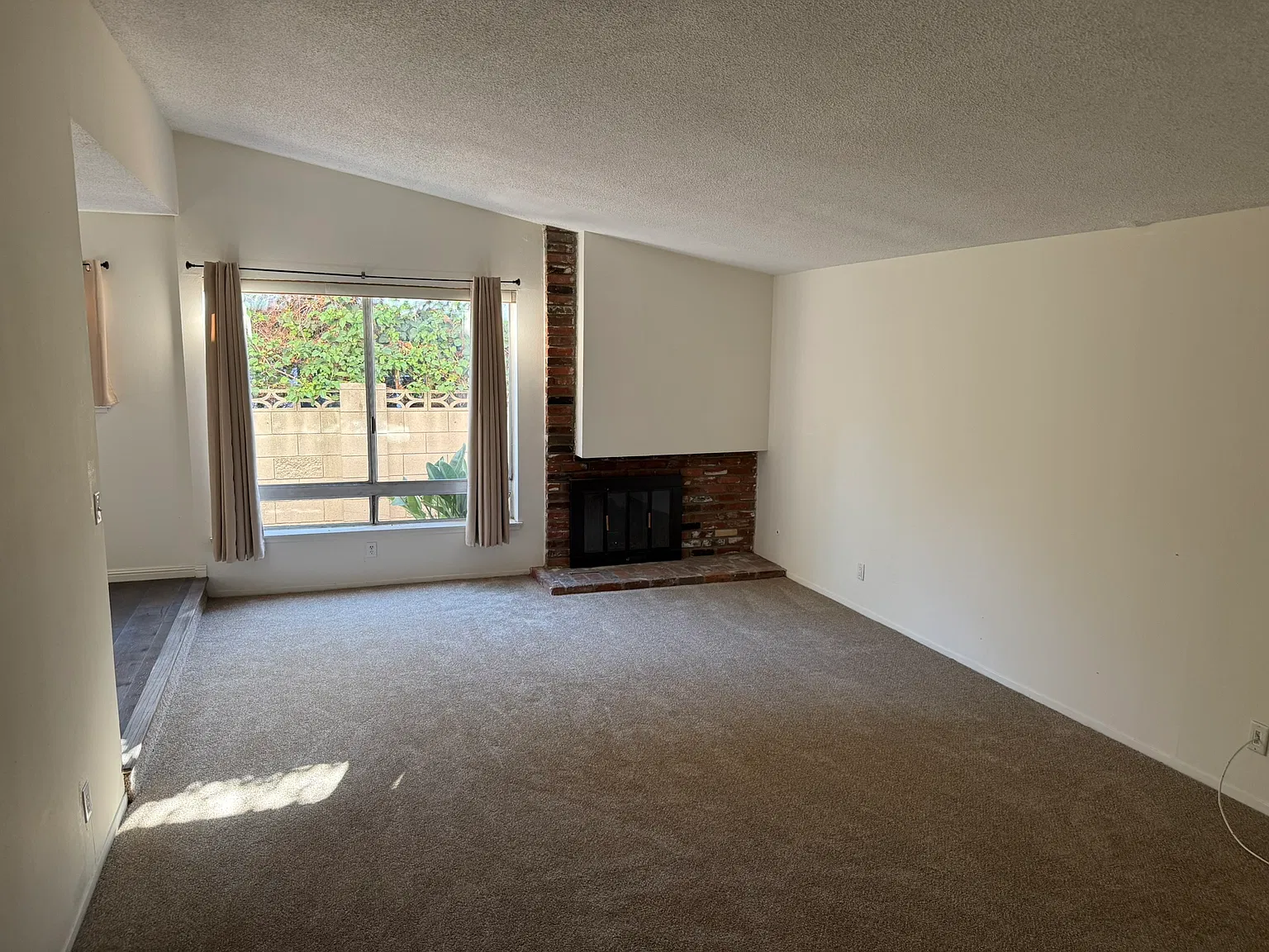 4 bed, 1806 sqft, $3,850 — Photo 3
