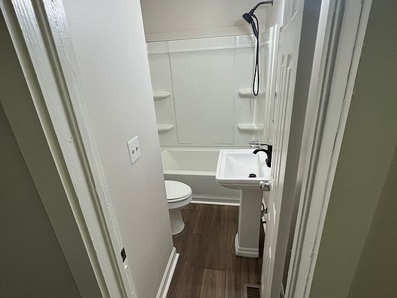 5th image of 106 Dukeland Dr #106