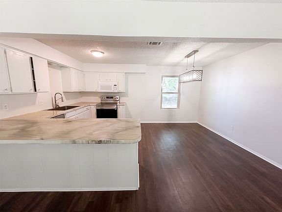 2nd image of 309 Applewood Ln