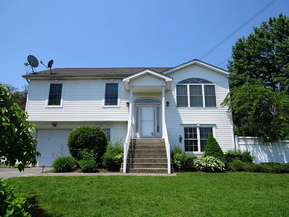 25 Dickens Ave