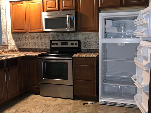 5th image of 4709 SW 28th Ave