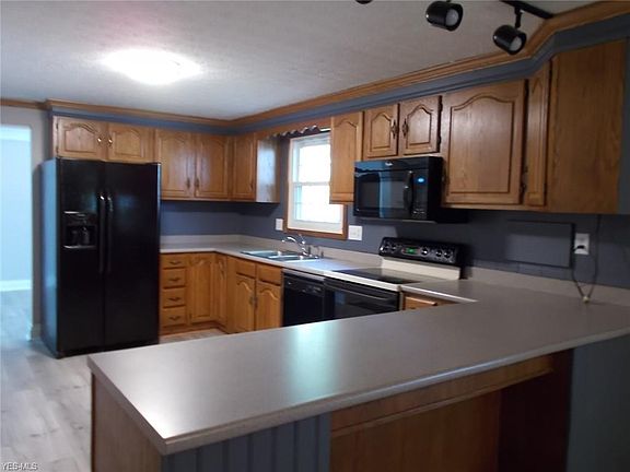 5th image of 1090 Erin Dr