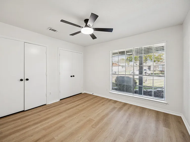 5909 Mark Ln — Photo 17