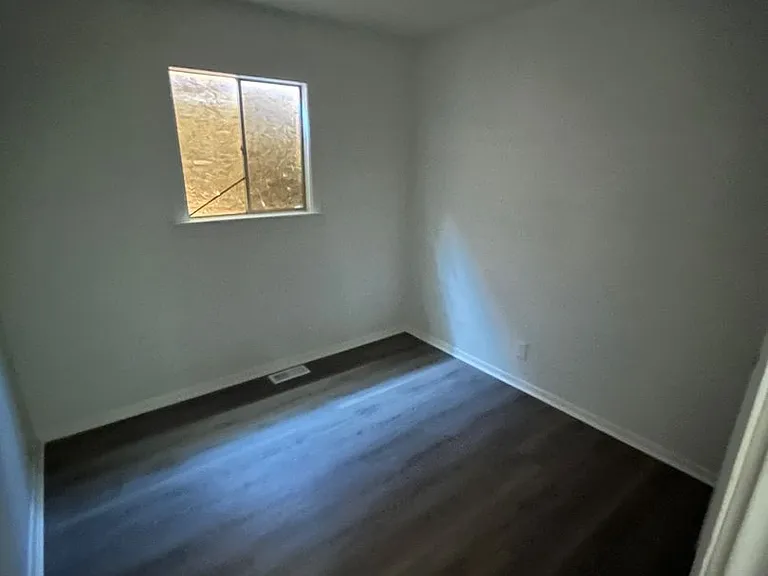 1405 Williams St — Photo 7