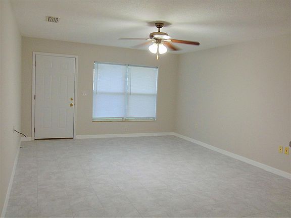 5th image of 10 W Towne Pl