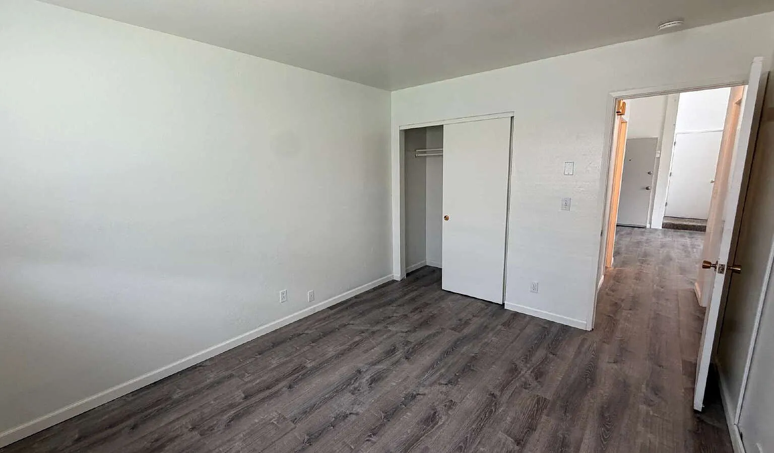 2 bed, 1.0 bath, 1322 sqft, $2,400 — Photo 4