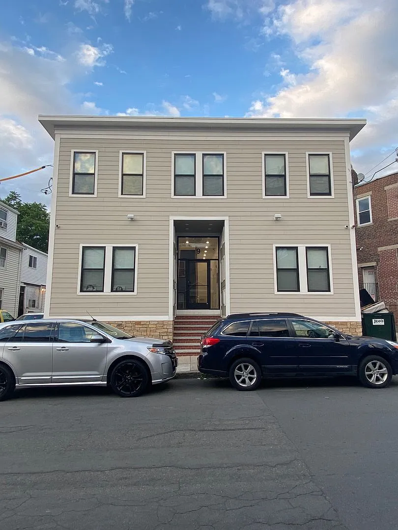 Sixth Street — Photo 1