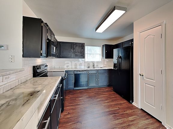 3rd image of 6702 Sandy Point Dr
