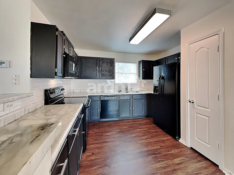 6702 Sandy Point Dr — Photo 3