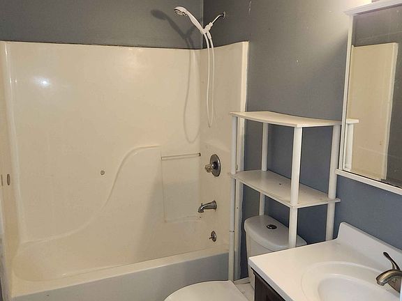 4th image of 1520 E Highland Ave
