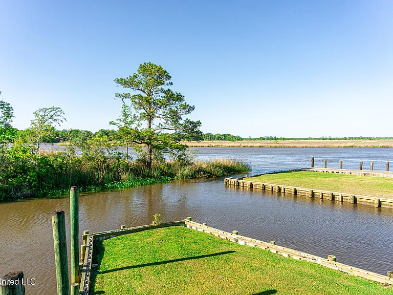 1102 Stanfield Point Rd #B — Photo 4
