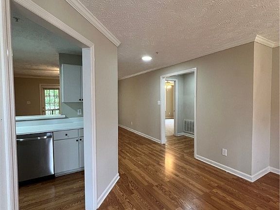3rd image of 340 Bubble Creek Ct Unit 8