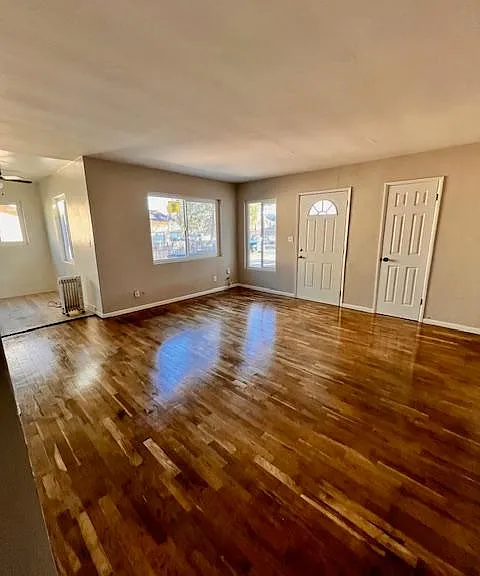 813 Oakwood St — Photo 3