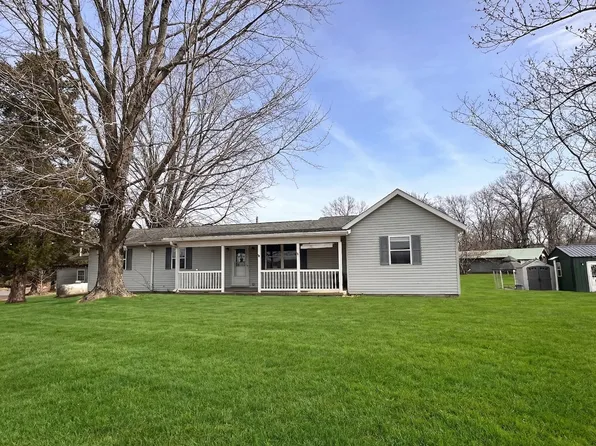 12236 Applegate Rd, Bridgeport, IL 62417