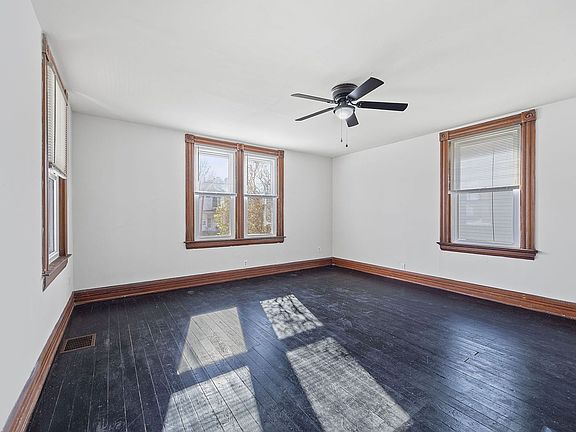 5th image of 3713 Lovell Ave