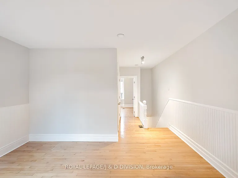 1132A Dovercourt Rd — Photo 20