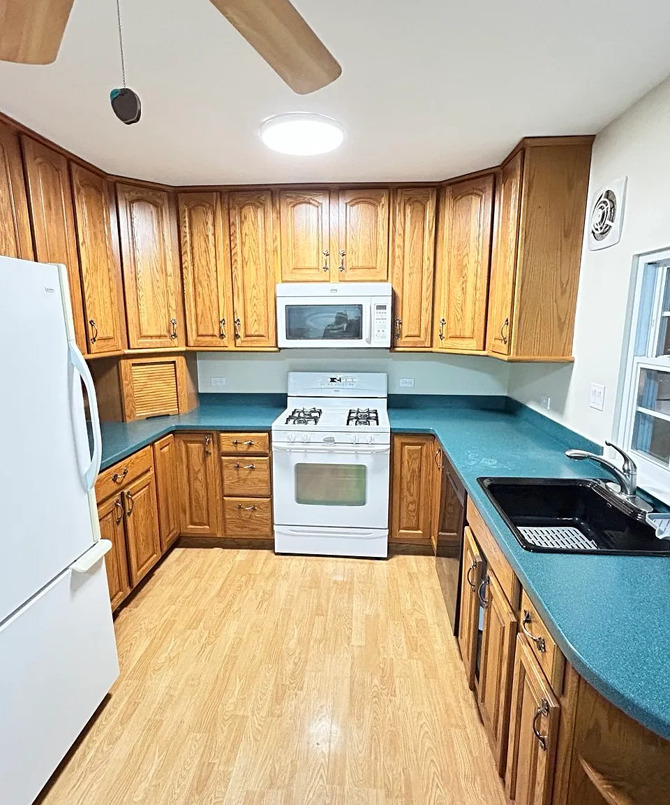 3 bed, 800 sqft, $2,000 — Photo 1