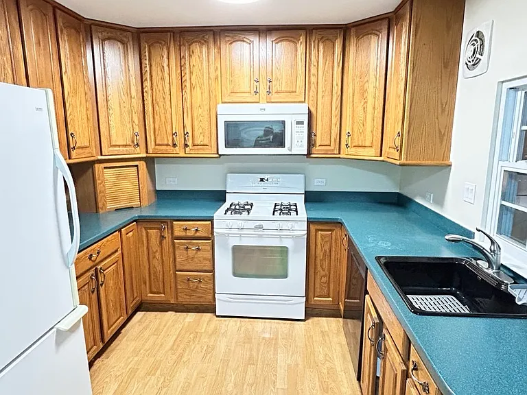 3646 N Hereford Ln — Photo 1