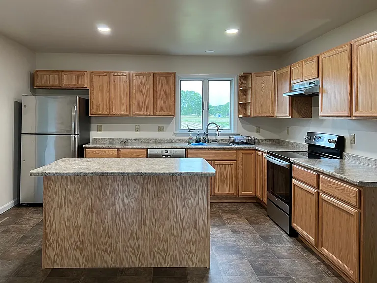 100 N Maple St — Photo 35