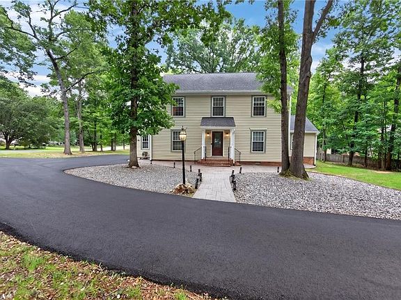 2nd image of 11414 Lindenshire Ln