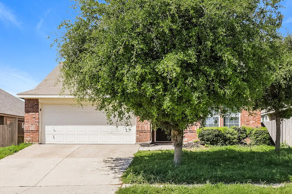 4 bed, 2.5 bath, 2626 sqft, $3,760 — Photo 2