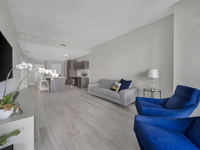 480 NE 31st St #1402 — Photo 1