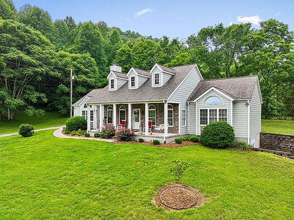 3rd image of 2510 Chimney Springs Rd
