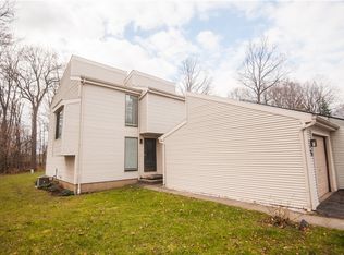 5 Brimsdown Cir, Fairport, NY 14450