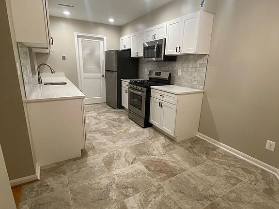 5th image of 5914 Cove Landing Rd APT 102