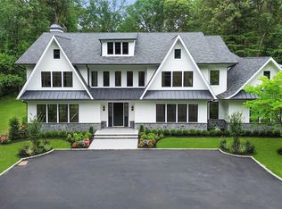 63 Fruiteledge Rd, Glen Head, NY 11545