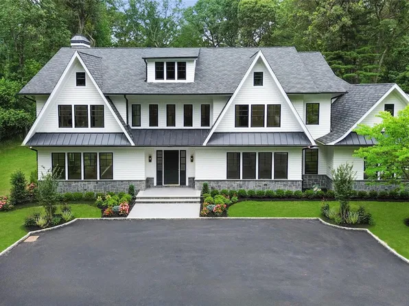 63 Fruiteledge Rd, Glen Head, NY 11545