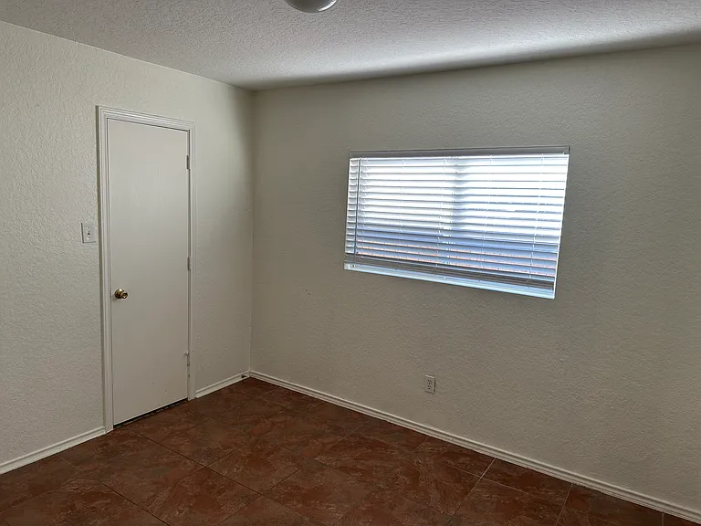 3806 Miho — Photo 12