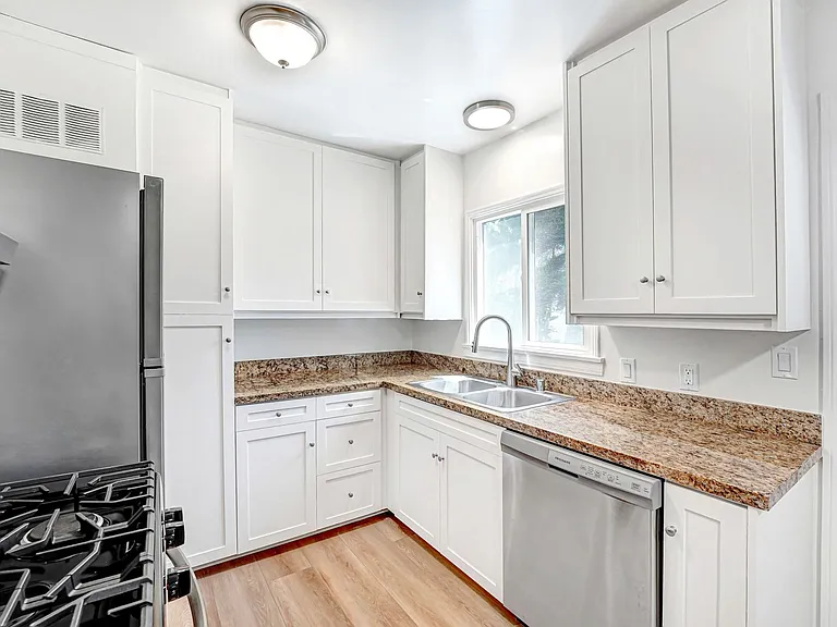 1034 5th St in Santa Monica - 5 blocks to the beach & North of Wilshire Blvd! — Photo 6