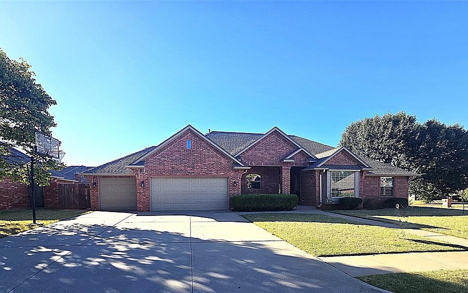 1st image of 3116 SW 105th Ter