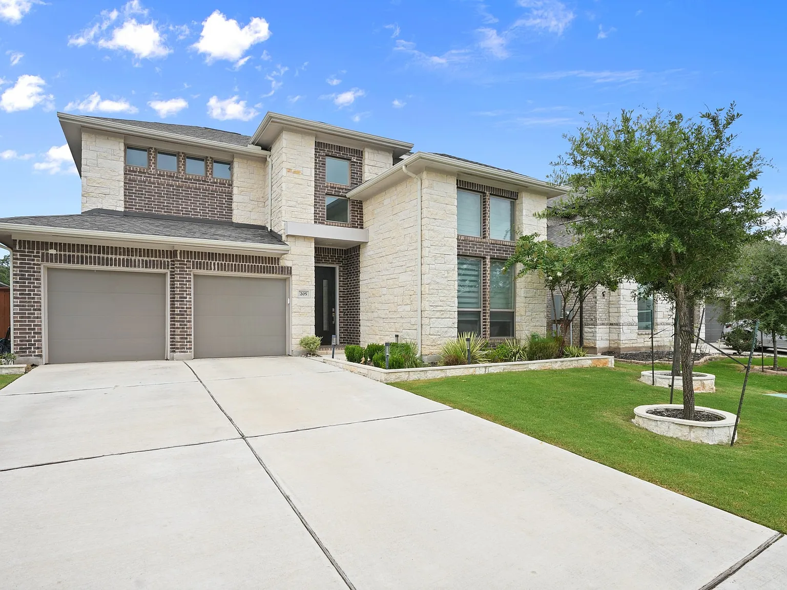 4 bed, 2638 sqft, $2,850 — Photo 1
