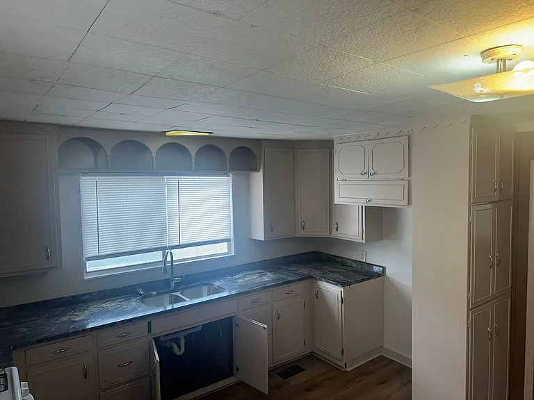 1421 W Huntsville Ave — Photo 17