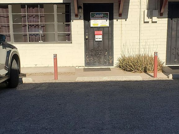 2nd image of 1934 E Adams St #8b4uepye0