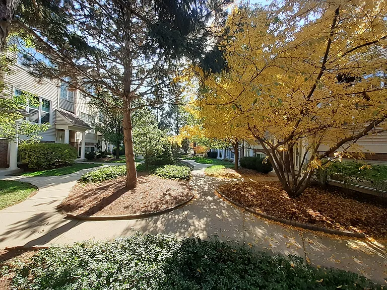 11 E Illinois Ave — Photo 2