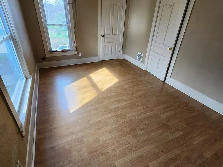 507 1/2 W Rensselaer St — Photo 5